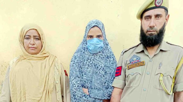 baramula-men-chori-ke-mamle-ka-khulasa-pulis-ne-sone-ke-jhumke-baramad-kie